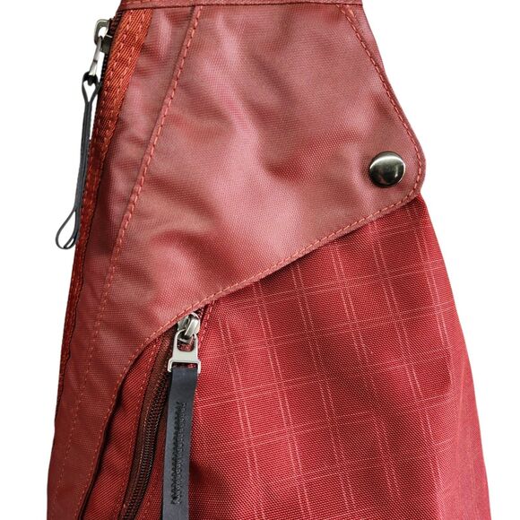 Victorinox Swiss Army Crossbody MonoSling Backpack Gym Bag Red Electronic Pocket - Picture 4 of 15